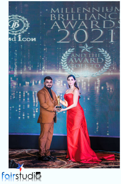 MBA Award For Best Photographer Of INDIA 2021 By Nora Fatehi