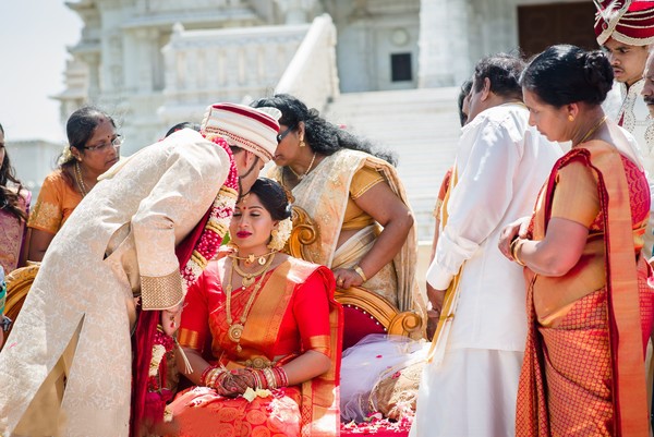 Sari wedding india hi-res stock photography and images - Alamy
