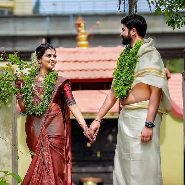 Indian couple posing at their reception stage. | Photo 261264